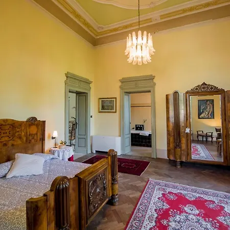 Camera In Villa Con Piscina Guest house