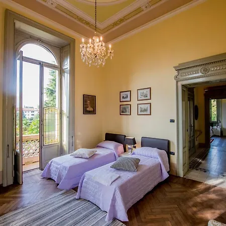 Camera In Villa Con Piscina